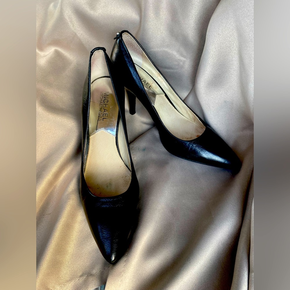 Michael kors black pumps